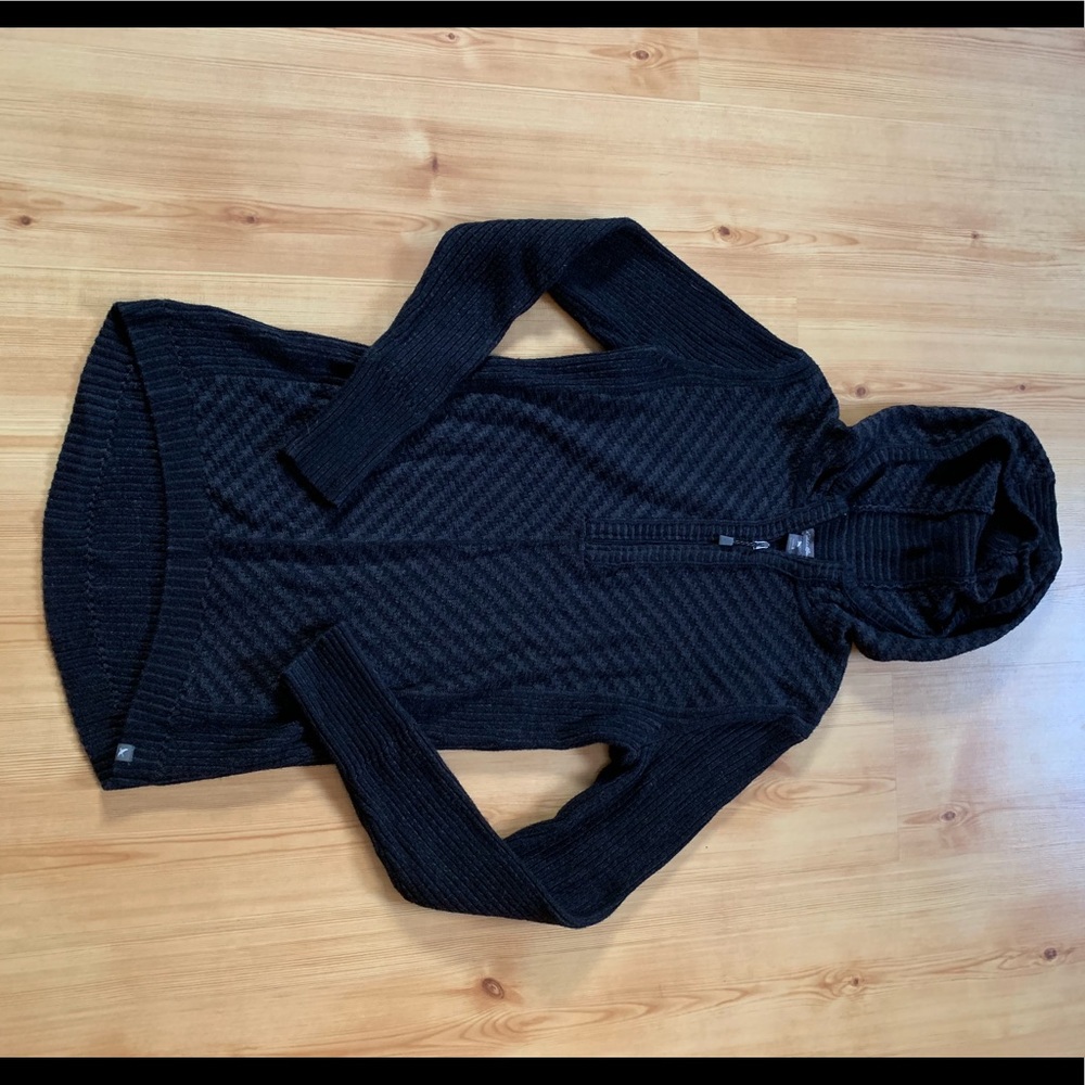 Hooded sweater